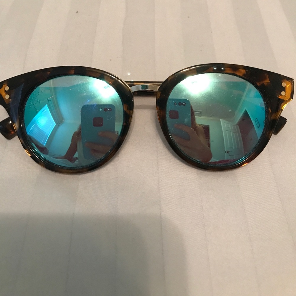 BEAUTIFUL American Eagle🦅mirrored cateye sunglass